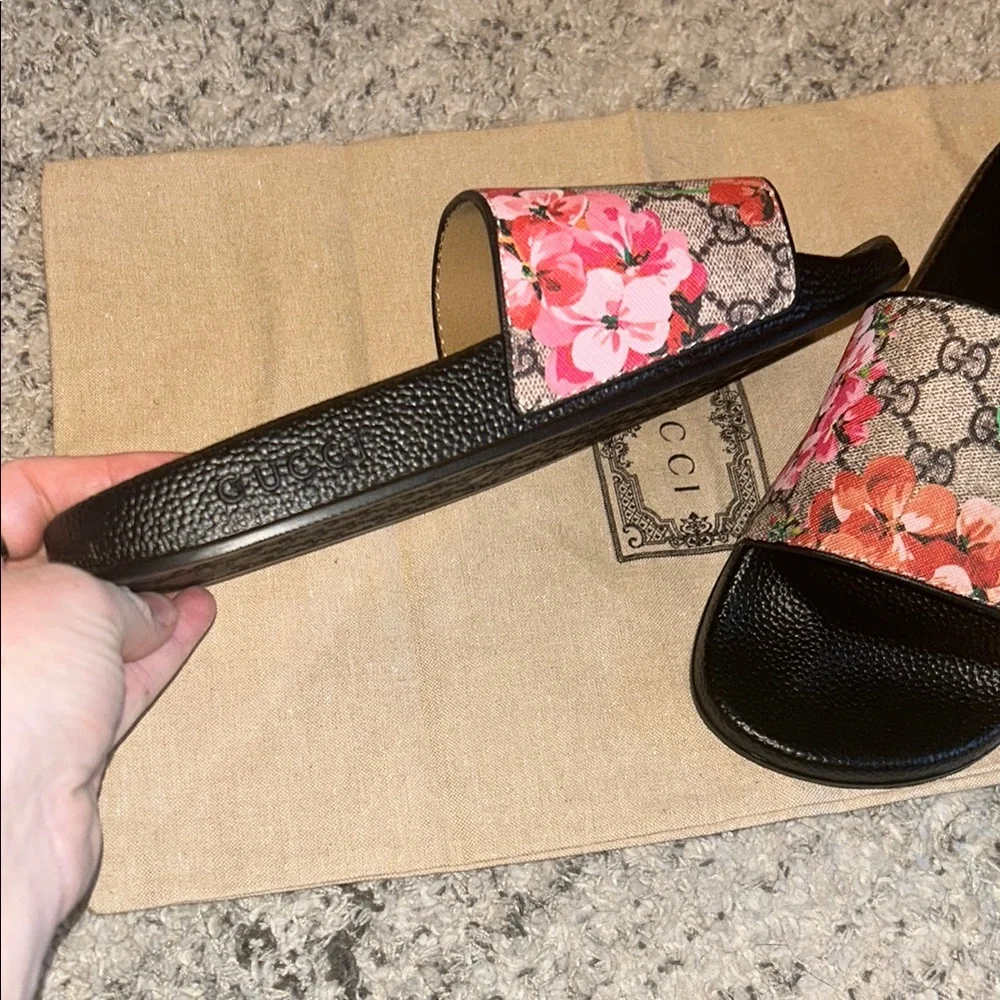 Gucci Slides Bloom Supreme slides - Picture 2 of 8